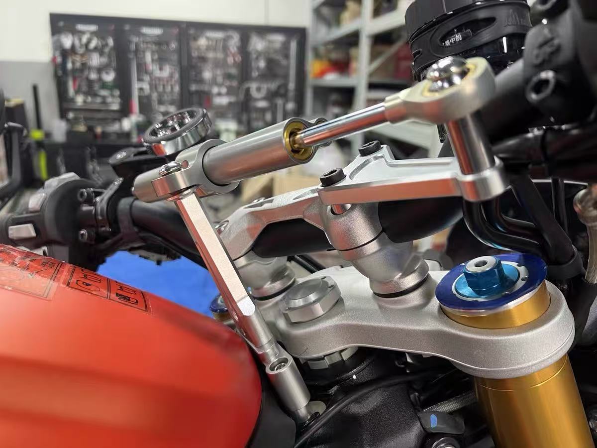 オートバイステアリングダンパーブラケットスタビライザーサポー - Motorcycle Gear Airbag のレビューと価格